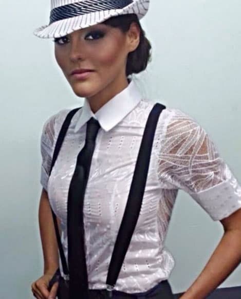 Mostrándose cabizbaja, distraída y respondiendo desganada y en voz baja, Caride se portó grosera con el medio.