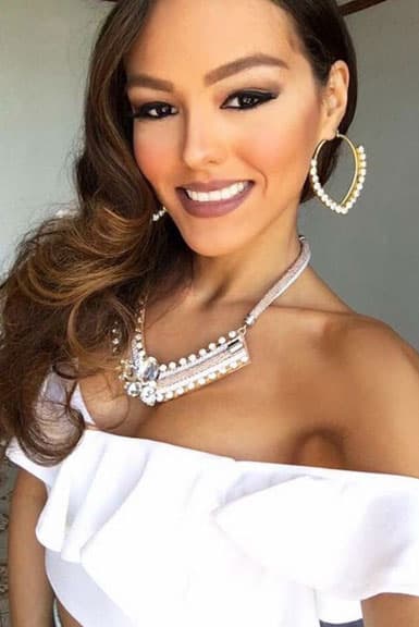 La organización de Miss Puerto Rico Universe decidió quitarle la corona después de un par de incómodos incidentes.