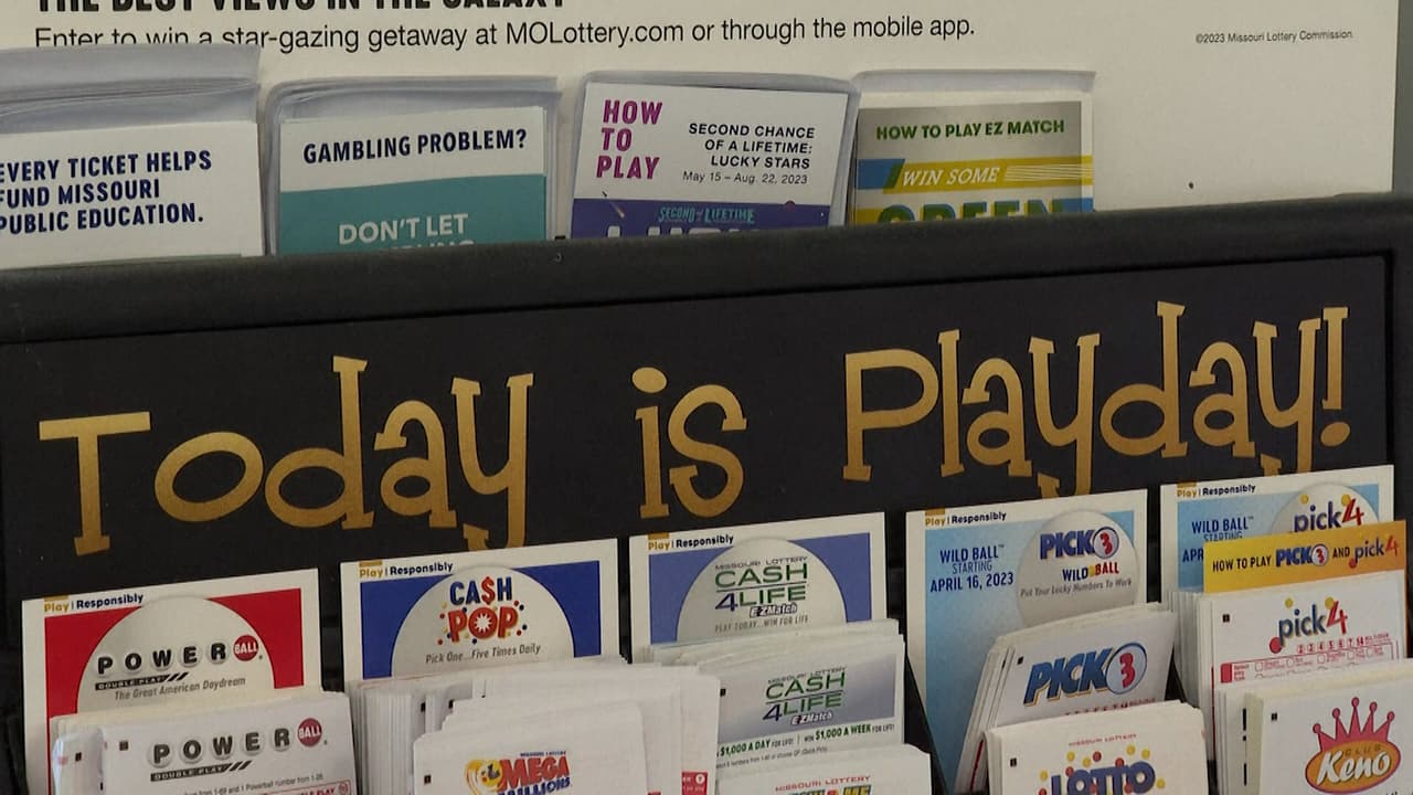 Ahora que se sabe que el premio de $1,580 millones del Mega Millions cayó en Florida, muchas personas 
<b><a href="https://www.univision.com/local/miami-wltv/mega-millions-powerball-inmigrante-indocumentado-florida-fotos" target="_blank">se preguntan si siendo inmigrantes indocumentados pueden jugar, y más aún, cobrar</a></b> un jugoso premio como este. Te contamos.