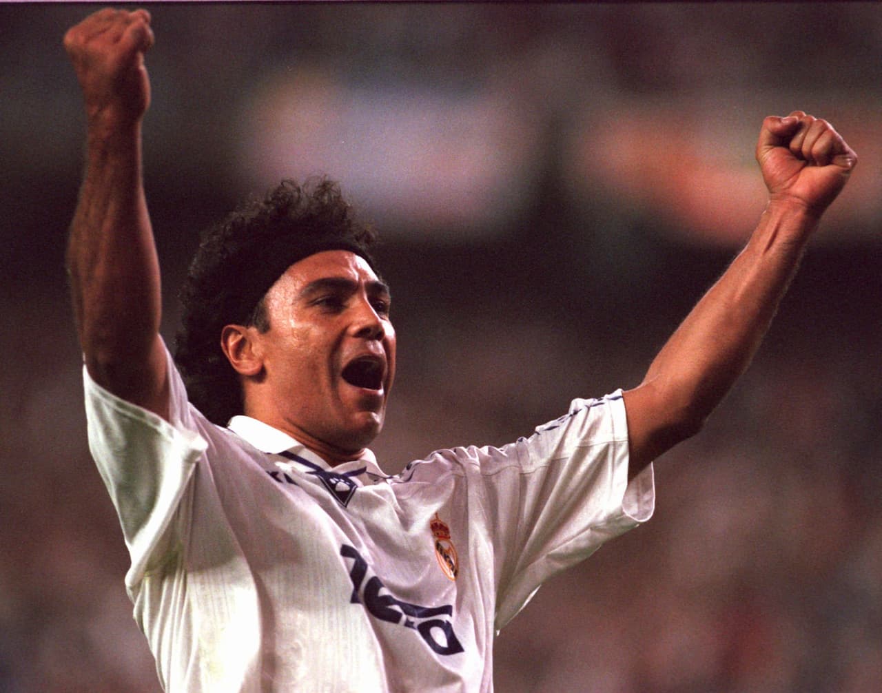 Hugo Sánchez – El ‘Pentapichichi’ dejó la cuenta en 305 goles dentro del futbol europeo, convirtiéndose en el goleador mexicano más grande de todos los tiempos.