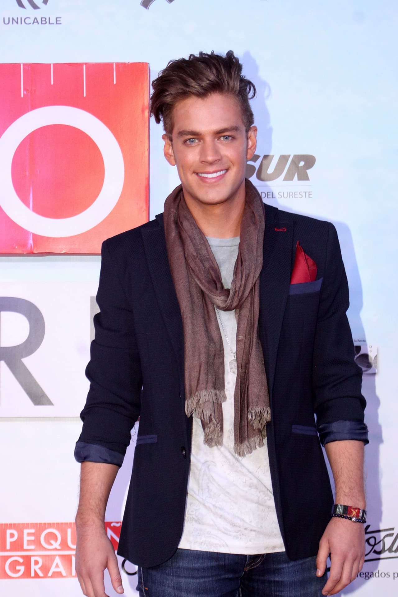 "Me fui, y lo digo abiertamente y me encanta decírselo a la gente, 
<b><a href="https://www.univision.com/famosos/polo-morin-tuvo-que-buscar-ayuda-psicologica-cuando-termino-su-relacion-con-lambda-garcia-fotos" target="_blank">fui al psicólogo</a></b>. (Estuve) en terapia y eso te ayuda muchísimo", dijo.