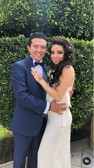 Isfel, que también formó parte de la producción 'Me caigo de risa', compartió en 
<a href="https://www.univision.com/galavision/violeta-isfel-dedica-tierno-mensaje-a-su-esposo-por-su-primer-aniversario-de-boda-fotos">2019 que se había casado con el empresario,</a> junto a quien posa constantemente en las fotos de sus plataformas digitales.