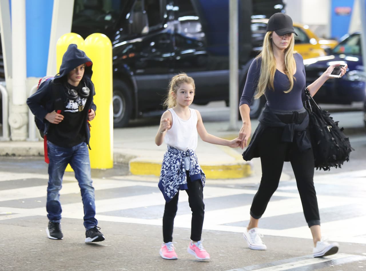 En la entrevista con Primer impacto, Jacky Bracamontes reveló que había salido con William Levy porque él le había dicho que ya no estaba con su esposa, Elizabeth Gutiérrez. El actor estuvo dos semanas en silencio en las redes sociales.