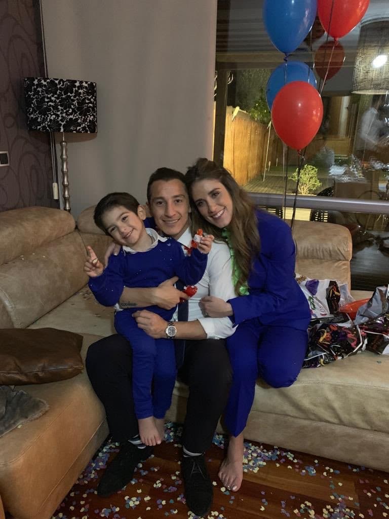¡Por el doblete! Andrés Guardado celebra la espera de su segundo hijo