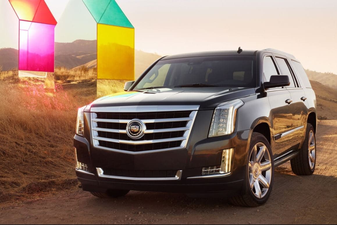 <u><b>Cadillac Escalade 2015</b></u>
<br>‘La Escalade’ es una extraordinaria camioneta de lujo favorita entre las estrellas de Hollywood por su presencia imponente y por la legendaria reputación de la marca de lujo americana. Su interior ofrece un ambiente extraordinario y se presta para ser personalizado a gusto de sus propietarios.