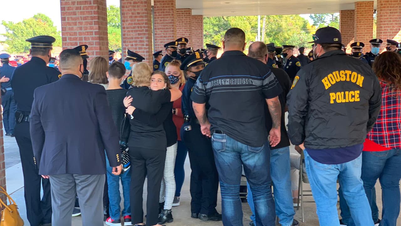 El recorrido fue desde el Instituto de Ciencias Forenses del Condado Harris a la Funeraria Peevey en el sureste de Houston.