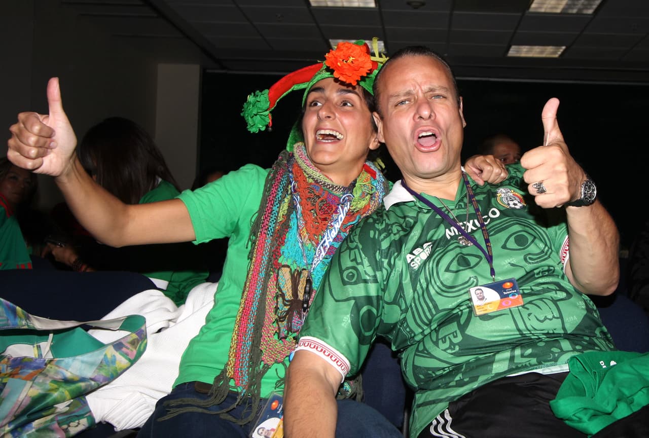 Una lesión de rodilla, provocada por intentar levantar una pesa de 220 libras (100 kilos), lo retiró de por vida de la competencia, por lo que volvió a refugiarse en la comida, llegando incluso a cenar hasta 32 tacos.