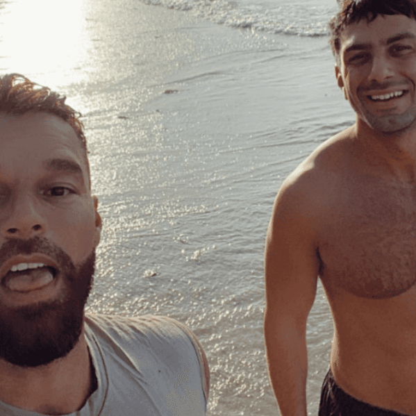 “Jwan, te amo. Mis gemelos bellos, Valentino y Matteo, los amo con todo mi corazón. Lucía, mi niña, es la luz de mi vida. Y, por cierto, ¡estamos embarazados!", dijo Ricky, un mes después, presentó en sus redes sociales a Renn.