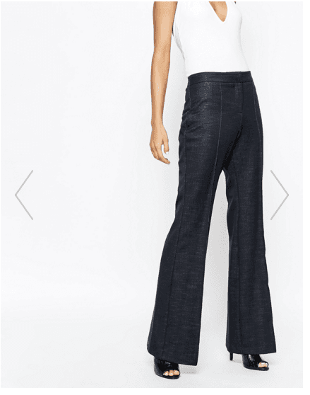 Campana sobre campana. Los flare jeans van perfecto con el cuerpo de las latinas, ya que la parte amplia de abajo equilibra de forma muy armónica las curvas, haciendo que la figura se vea más alargada. El viernes casual queda resulto con jeans acampanados (como estos de ASOS), un blazer, zapatillas altas y tu bolso favorito. Si vas a una fiesta, añádele accesorios llamativos.