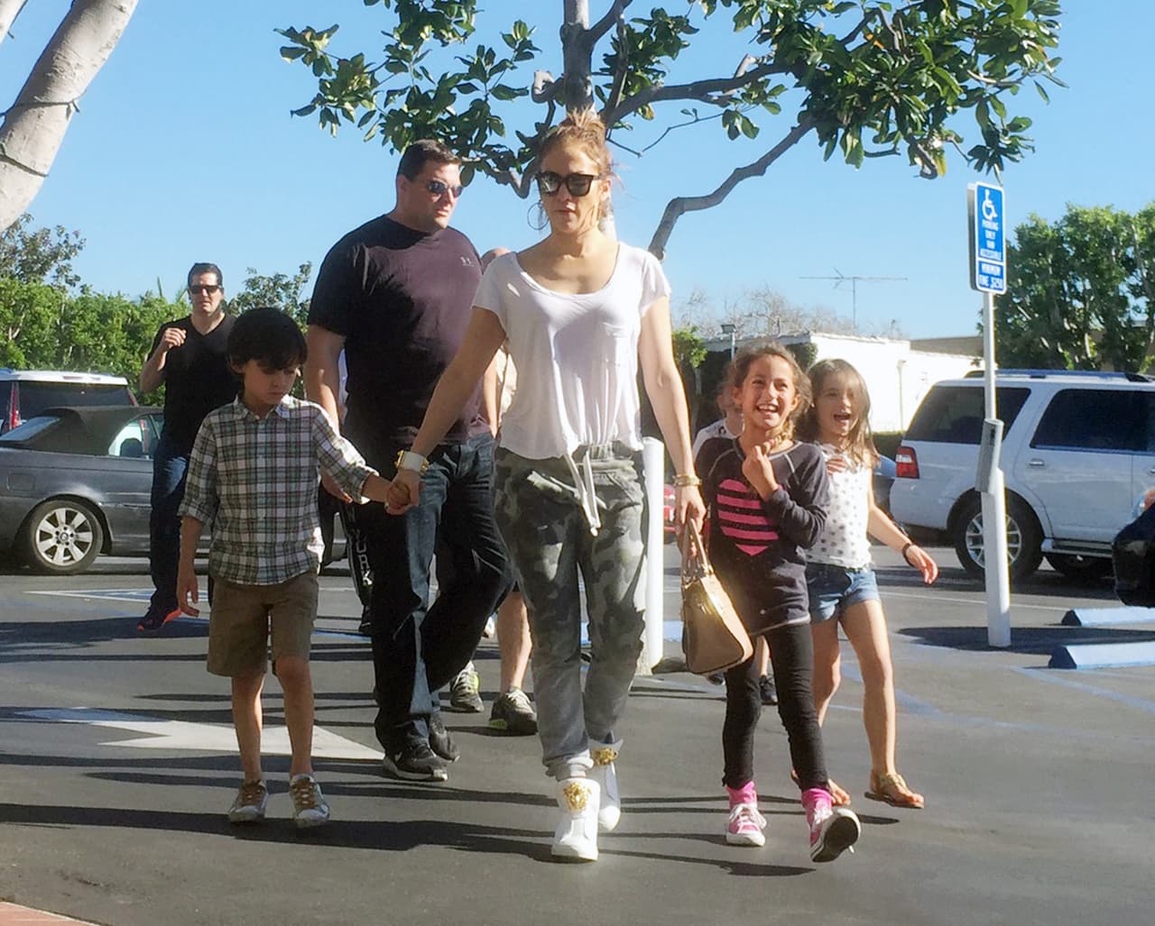 Jennifer López es sin duda una mami muy consentidora.