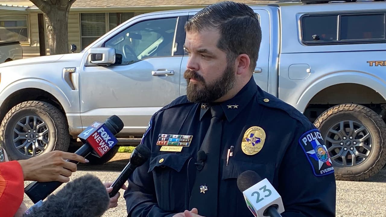 El jefe del Departamento de Policía de Everman, Craig Spencer, resaltó que “no era parte del plan del día” realizar la búsqueda de esta manera, además, indicó que “
<b>no hay nuevas pistas</b>”, y concentran todos los esfuerzos necesarios para encontrar alguna pista que los ayude a responder: 
<b>¿Dónde está Noel Rodríguez?</b>