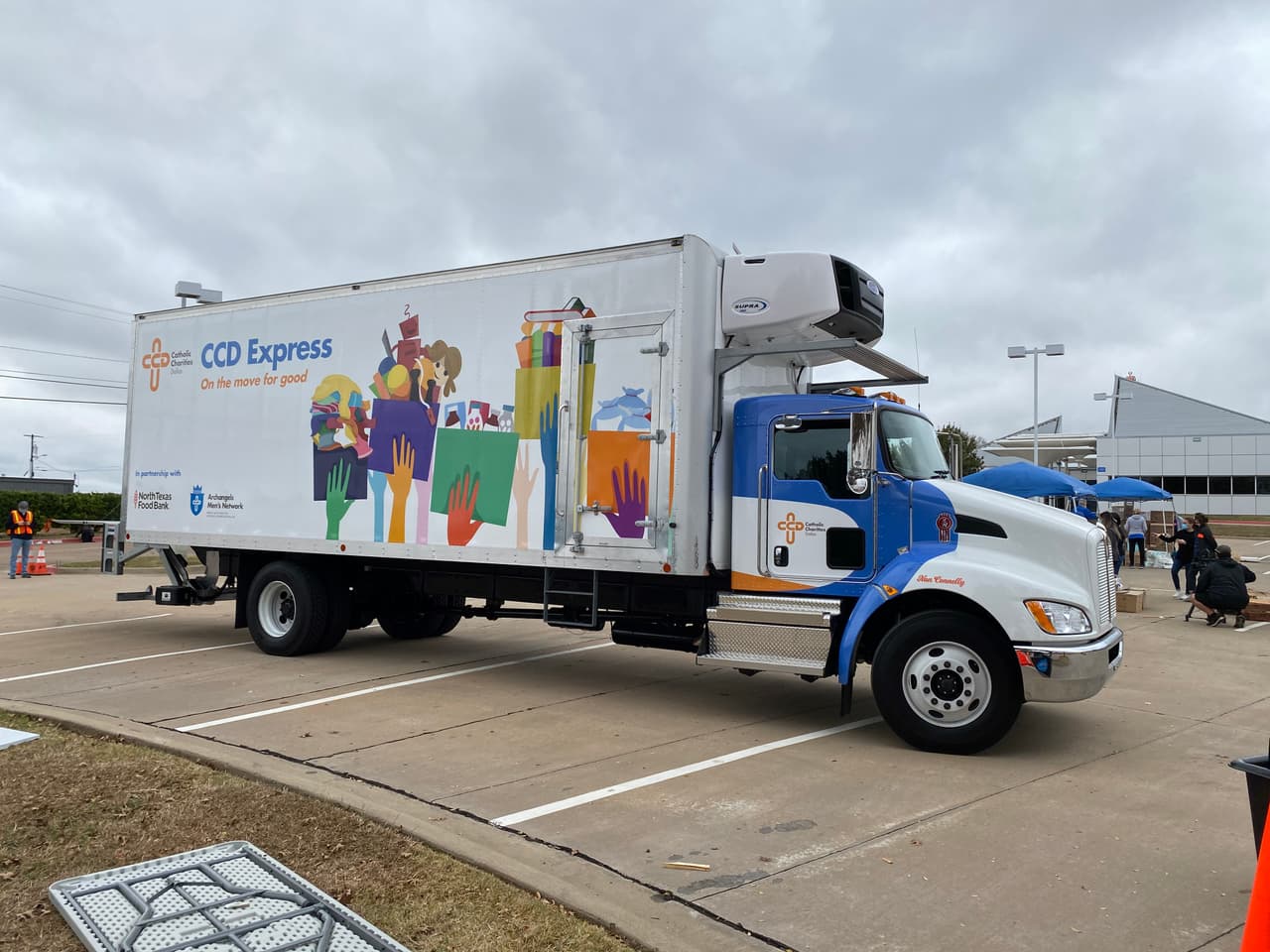 Para per-registrarse debe ingresar a la página web de la organización: 
<a href="http://www.ccdallas.org">www.ccdallas.org</a> o llamar al número de teléfono (214) 520-9590