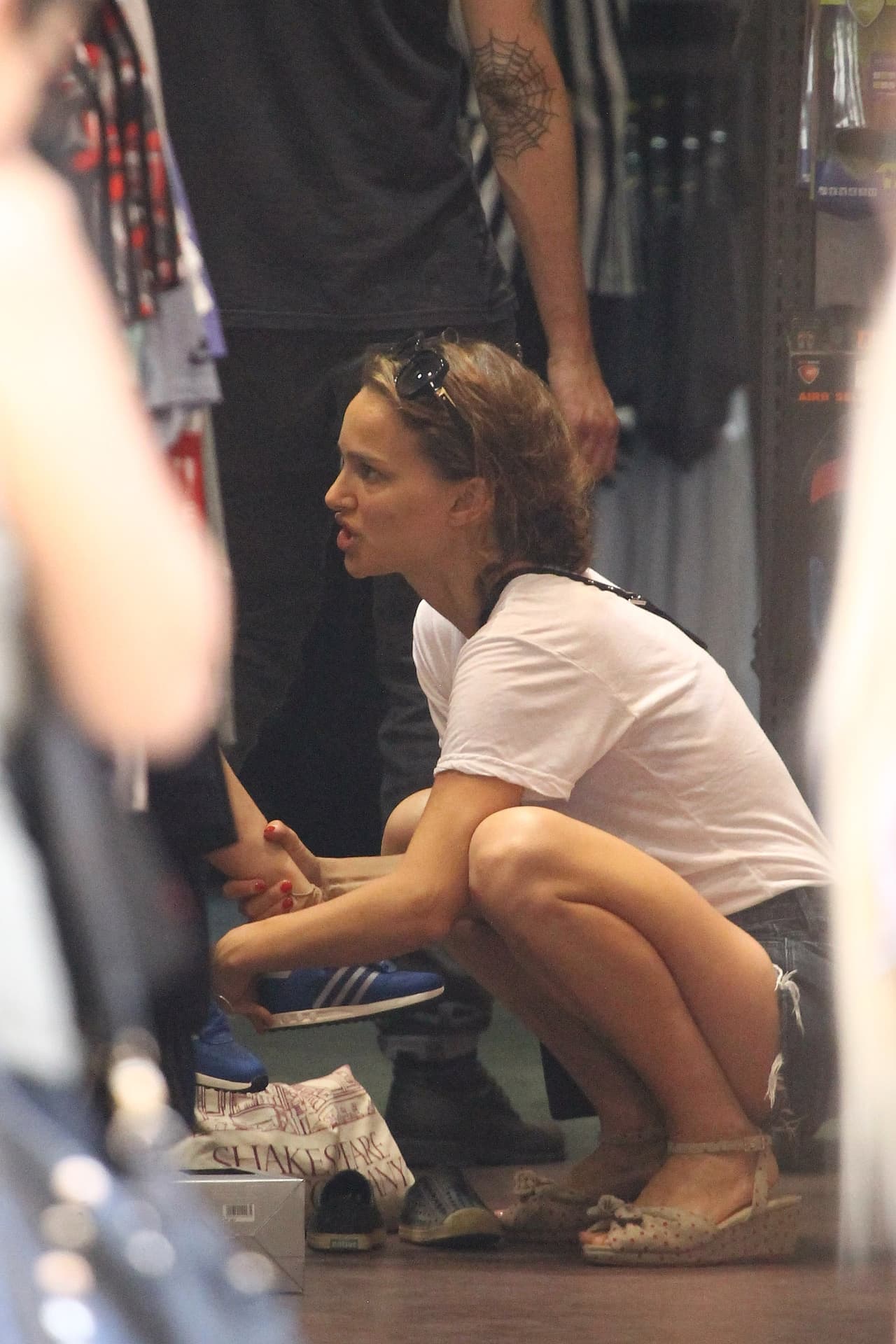 La actriz disfrutó de la capital italiana con su pareja Benjamin Millepied y su pequeño Aleph.