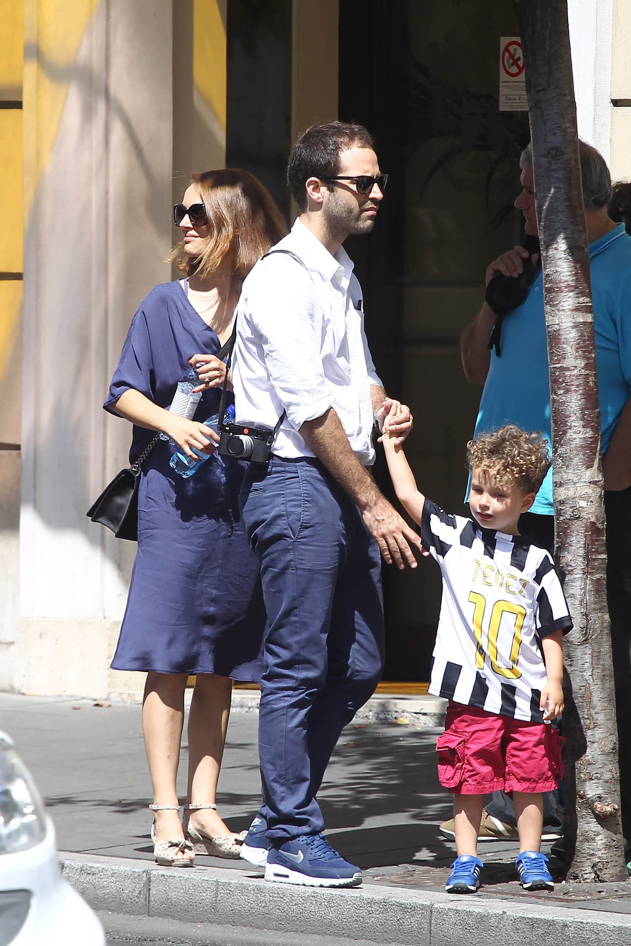 La actriz disfrutó de la capital italiana con su pareja Benjamin Millepied y su pequeño Aleph.