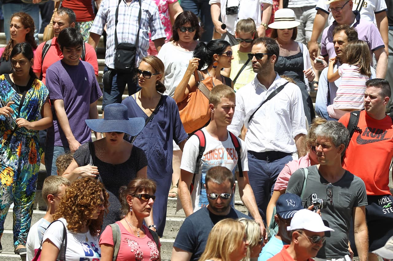 La actriz disfrutó de la capital italiana con su pareja Benjamin Millepied y su pequeño Aleph.