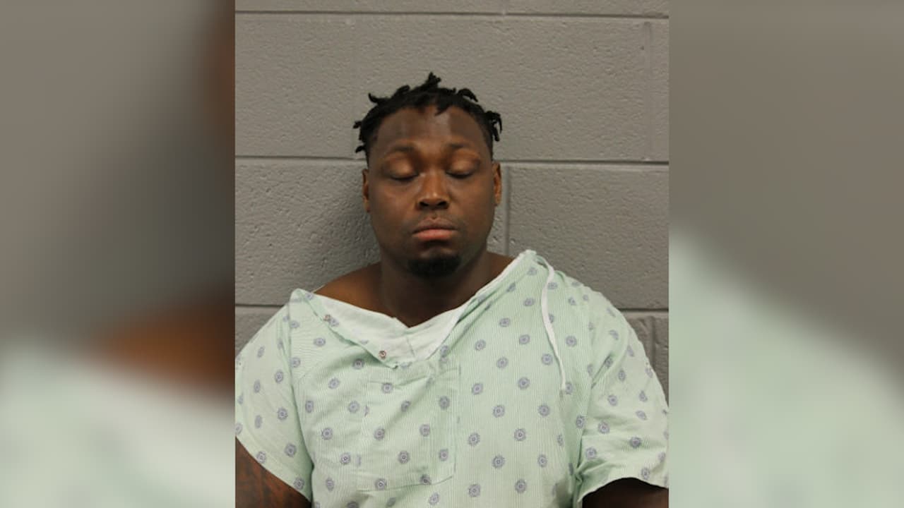 Un hombre enfrenta cargos de intento de asesinato por disparar a un policía de Chicago