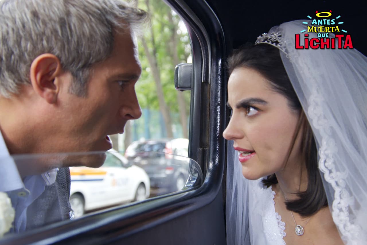 Alicia se molesta con Roberto por haberla engañado al decirle que Gumaro era su hermano.