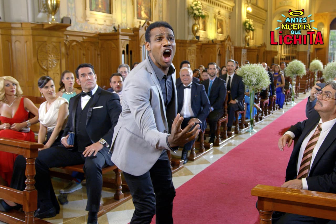 Kenny llega a impedir la boda y escapa con Alex.