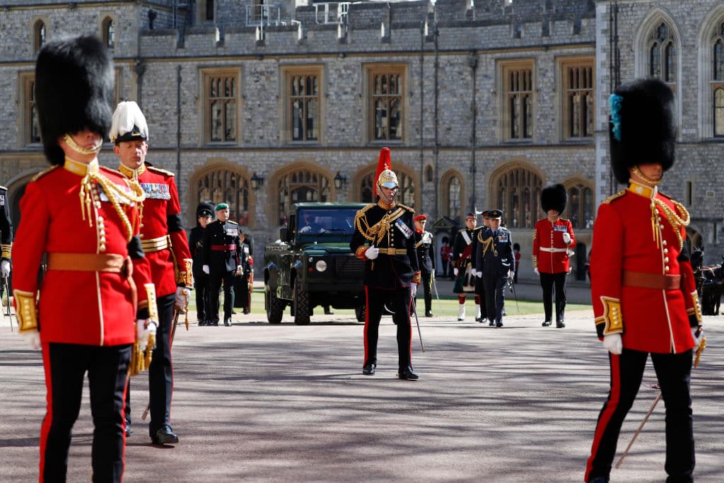 A pesar de la solemnidad de la ceremonia, la Casa Real británica siguió las recomendaciones del país con respecto a la pandemia del coronavirus, lo que ha hecho que el funeral del príncipe consorte se desarrollara en un ambiente de mayor austeridad.
