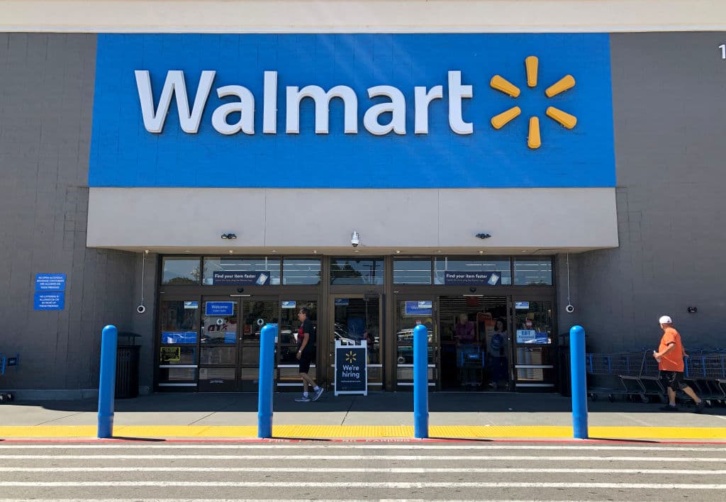 Hasta $19 la hora: Walmart anuncia aumento de pago por hora a sus trabajadores 