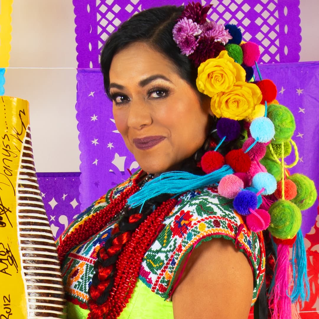 <b>Lila Downs</b> será parte de este homenaje y reconocimiento a las mujeres. La cantautora mexicana ha sobresalido en la música por composiciones en las que combina géneros y ritmos diversos que van desde las rancheras hasta el jazz y la música popular norteamericana.