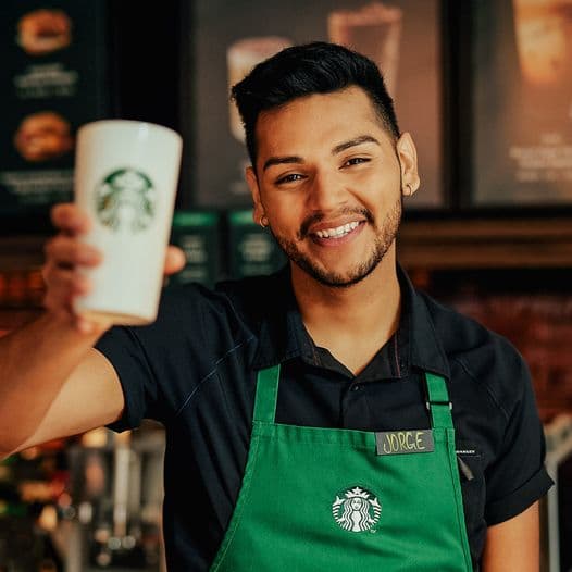 <b><a href="https://www.starbucks.com/">Starbucks</a>. </b>Starbucks se fundó en Seattle, Washington, pero una de sus plantas tostadoras de mayor tamaño y su centro de distribución más grande se encuentran en York, Pensilvania. Más de tres millones de libras de café cada semana se tuestan en este lugar, 
<b><a href="https://www.starbucks.com/careers/find-a-job/manufacturing-and-distribution/">que ha estado abierto durante más de 20 años y emplea a más de 500 personas</a></b>.
<b> </b>