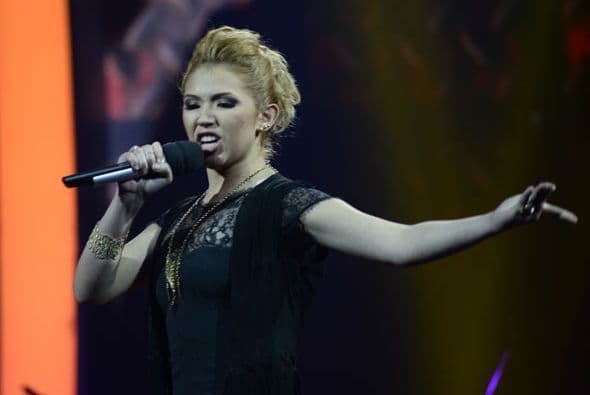 Paloma interpretó "Te quedó grande la yegua".