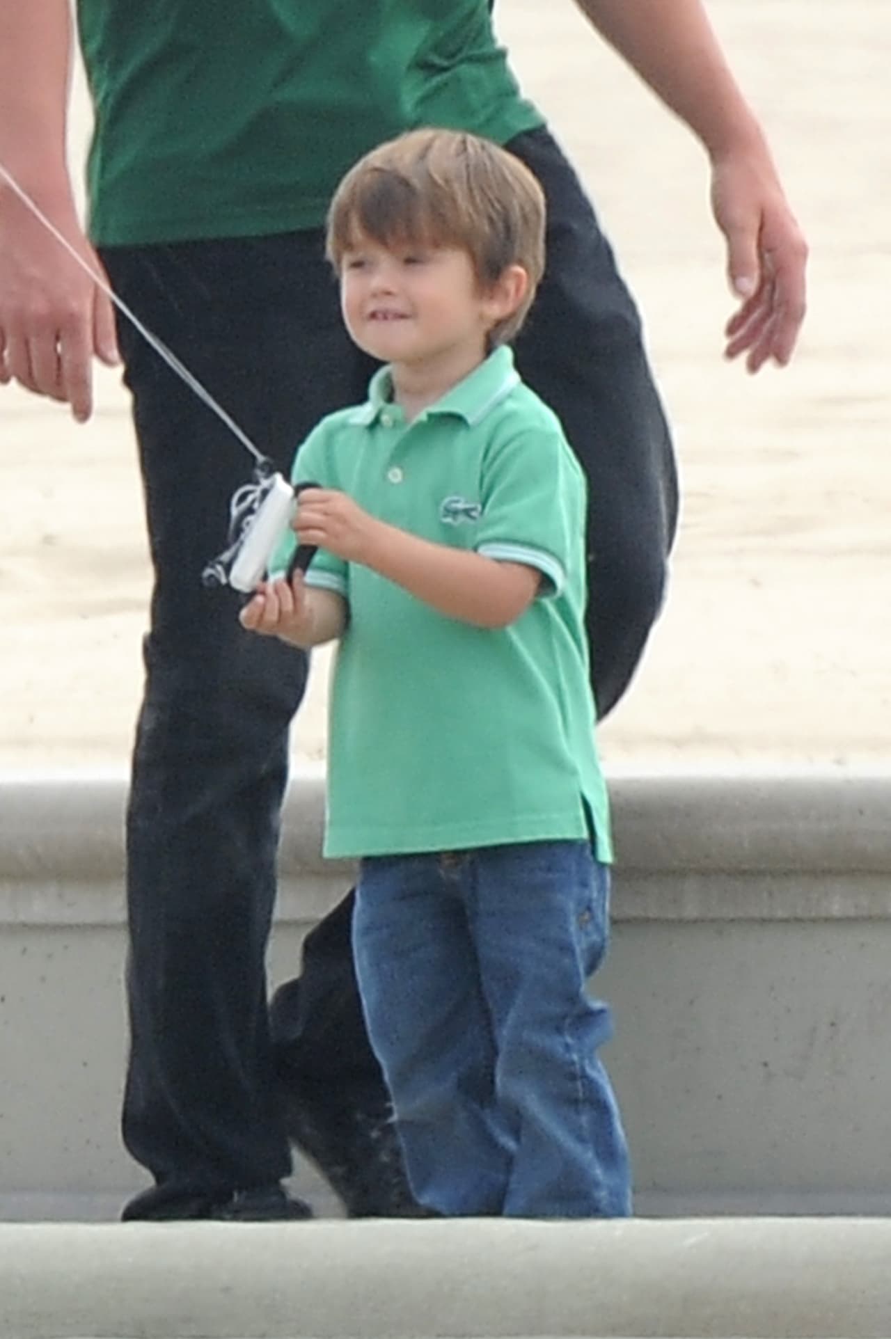 También ha dicho que el cantante no ha estado con sus hijos en fechas relevantes como en los cumpleaños y 
<b><a href="https://www.univision.com/famosos/aracely-arambula-pide-ayuda-para-que-luis-miguel-se-entere-que-esta-invitado-a-la-primera-comunion-de-sus-hijos-fotos" target="_blank">ni siquiera en la primera comunión. </a></b>
<br>