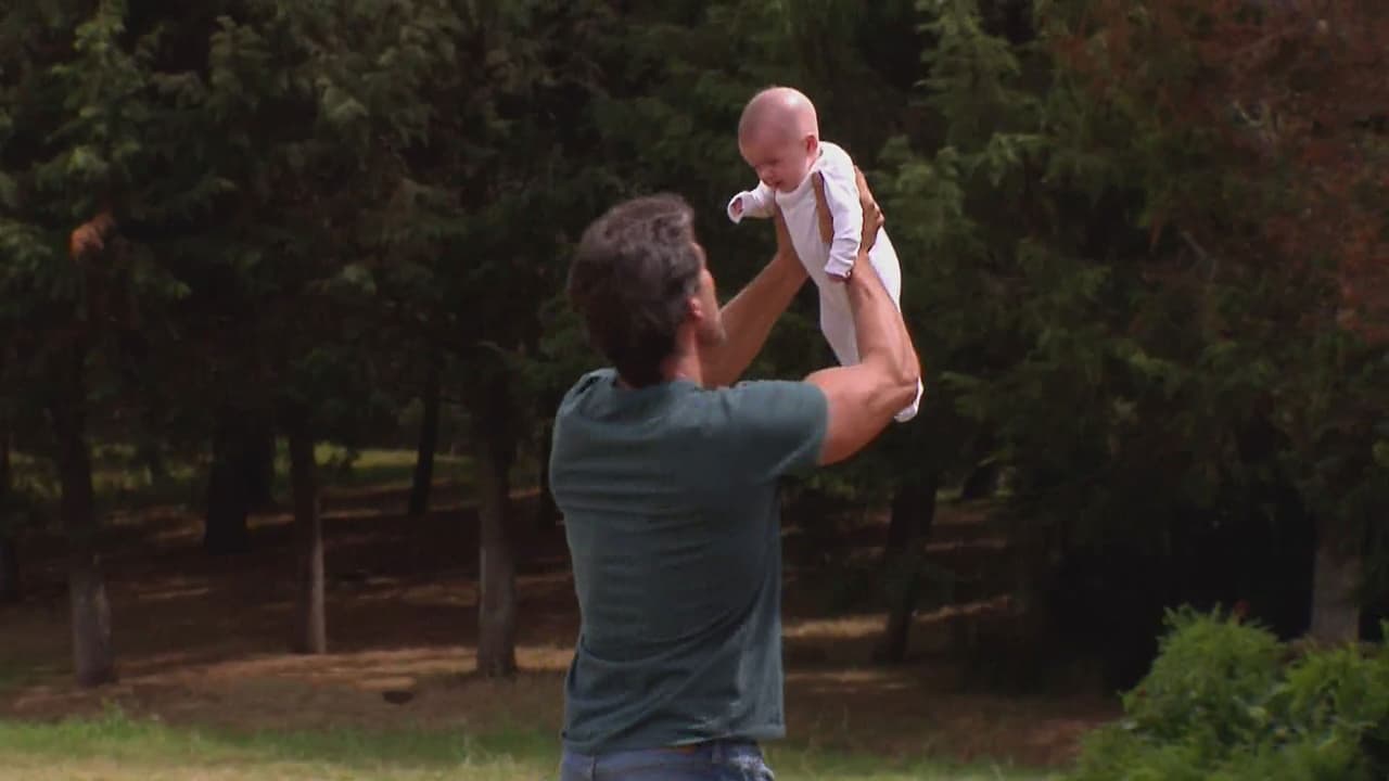 Se lo llevaba al bosque para pasearlo en los días de sol, qué mejor compañía que el abuelo y su nieto.