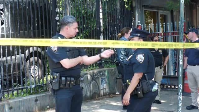 El estacionamiento se encuentra a dos cuadras del Precinto 83.