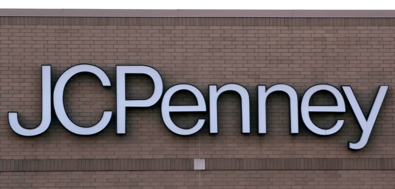 <b>Puesto 11. JCPenney. Trabajadores suspendidos: la mayoría de sus empleados, por hora.</b> La cadena de tiendas anunció el 31 de marzo que extenderá los cierres de tiendas y que además suspenderá una "porción significativa" de los trabajadores corporativos en Salt Lake City y Nueva York.