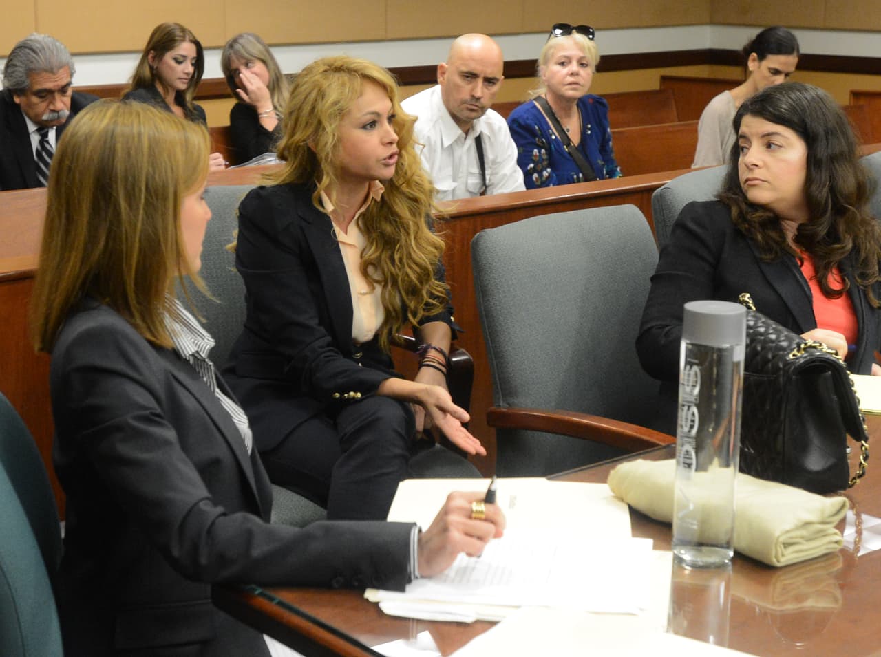 De acuerdo con 'Ventaneando', el pasado 29 de diciembre Colate regresó al pequeño con su madre, en Miami, como lo estipuló un juez, aunque para ello no tuvieron ningún encuentro la cantante y el empresario.