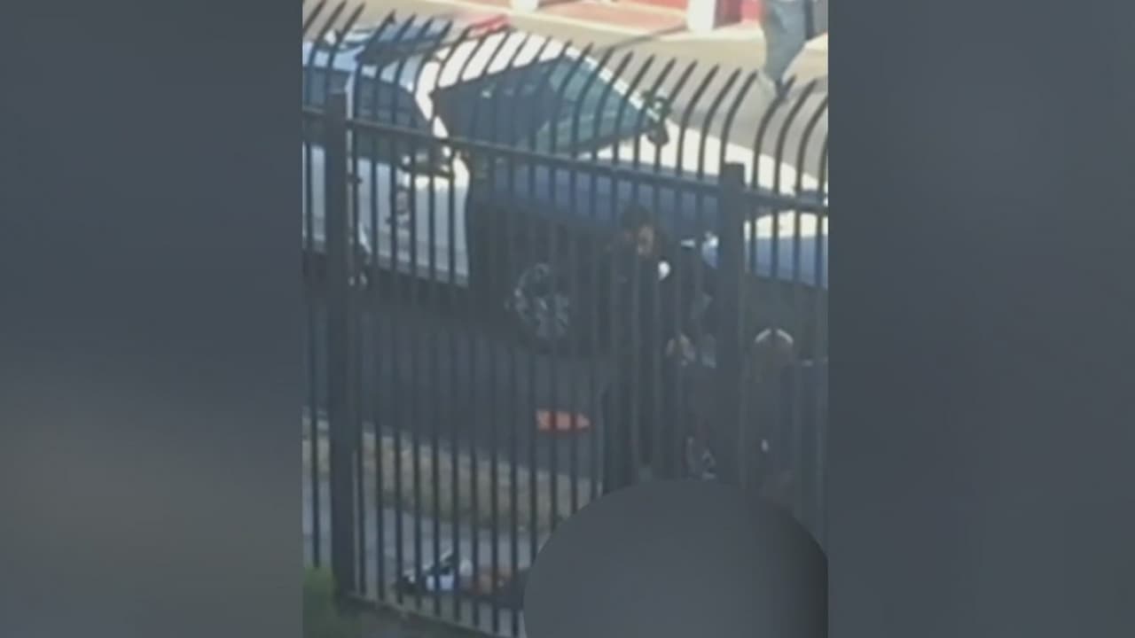 No presentarán cargos contra policía de Los Ángeles que mató a tiros a un adolescente hispano de 14 años