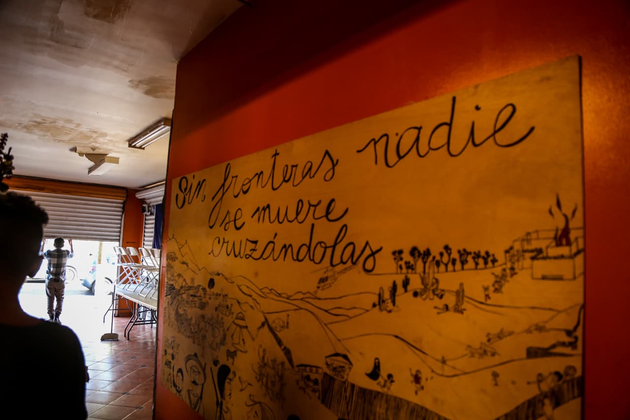 El comedor tiene pintadas leyendas como esta a favor de la inmigración.