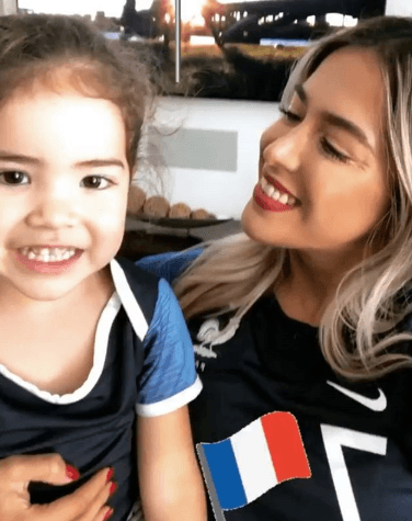 Giulietta también estuvo muy consentida, aquí la vemos muy contenta con su tía Andrée, hermana de Karla.