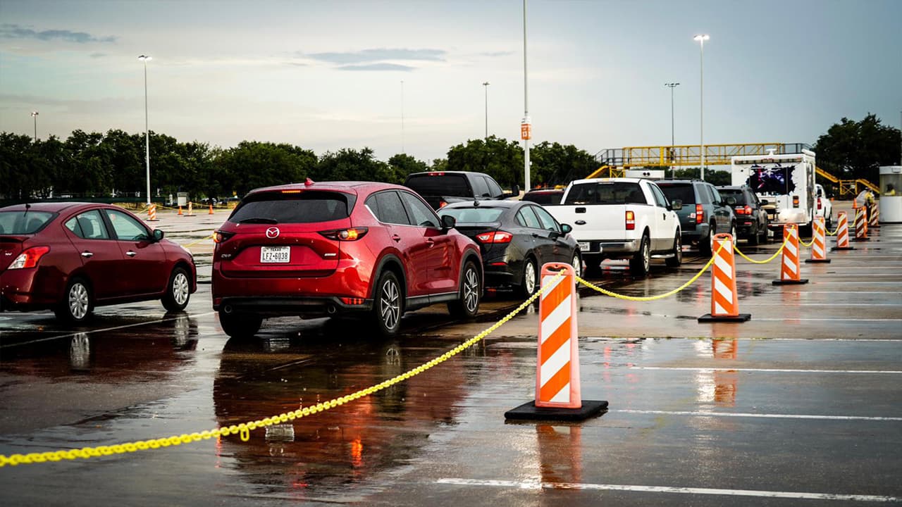 <a href="https://www.univision.com/local/houston-kxln/estos-son-los-eventos-que-permitiran-la-entrada-restringida-de-publico-en-houston-fotos">Otros eventos como los partidos del Houston Dynamo y Dash, </a>así como conciertos de la Orquesta Sinfónica de la ciudad fueron aprobados por las autoridades, siempre y cuando la tasa de contagios siga bajando como hasta ahora.