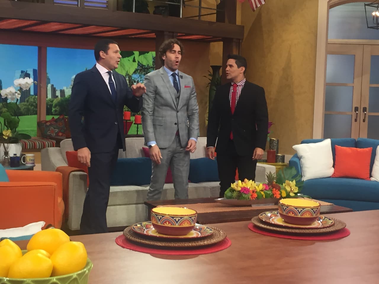 Ellos son encantadores, guapos y muy divertidos.