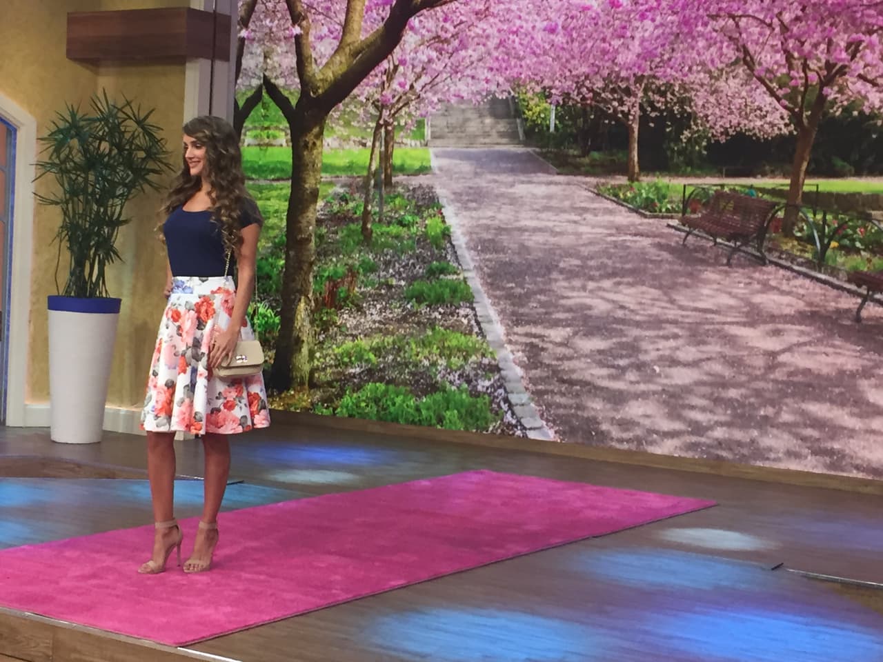 En verano puedes jugar con los estampados y lograr un look con mucho estilo.