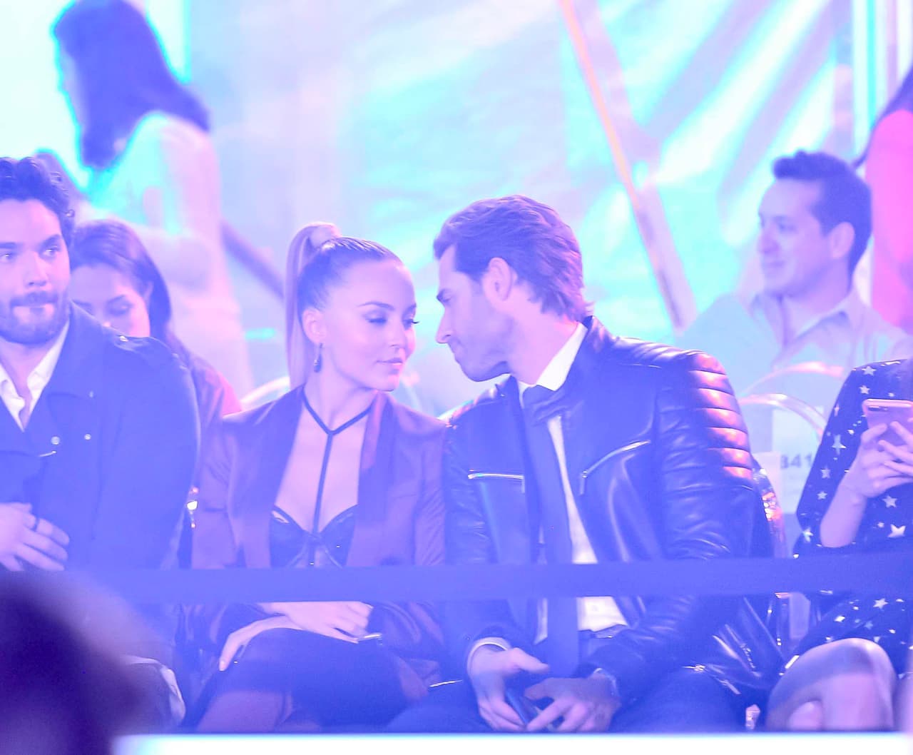 Univision Entretenimiento platicó con la pareja de enamorados sobre qué es mejor, ¿estar casados o solteros?, Rulli respondió: "Estamos enamorados, sin duda la mejor etapa es esta, más que estar casados o no, el amor se disfruta por si solo".