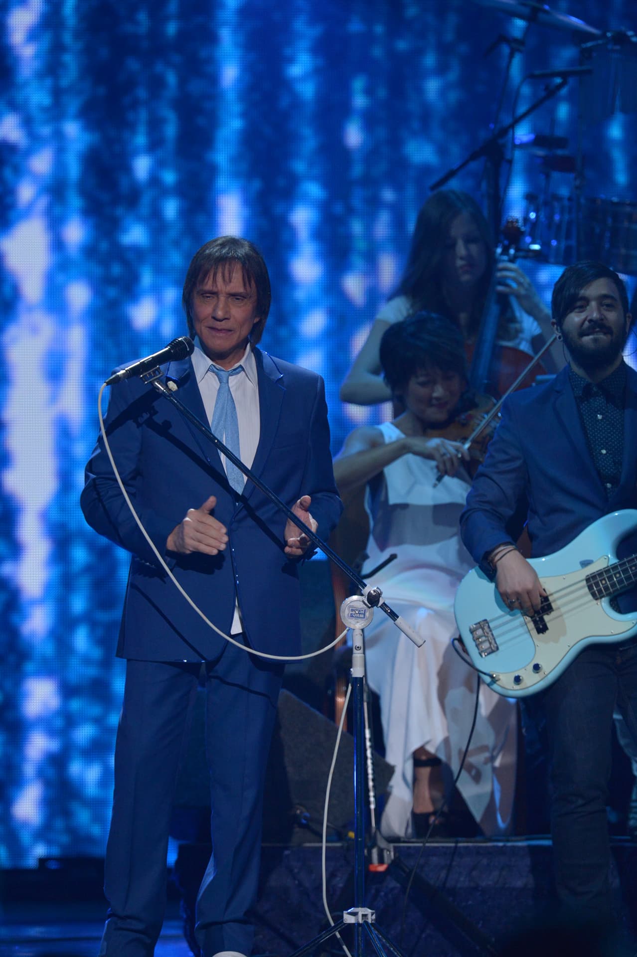 El momento más emotivo de la noche llegó con la presentación de Roberto Carlos.