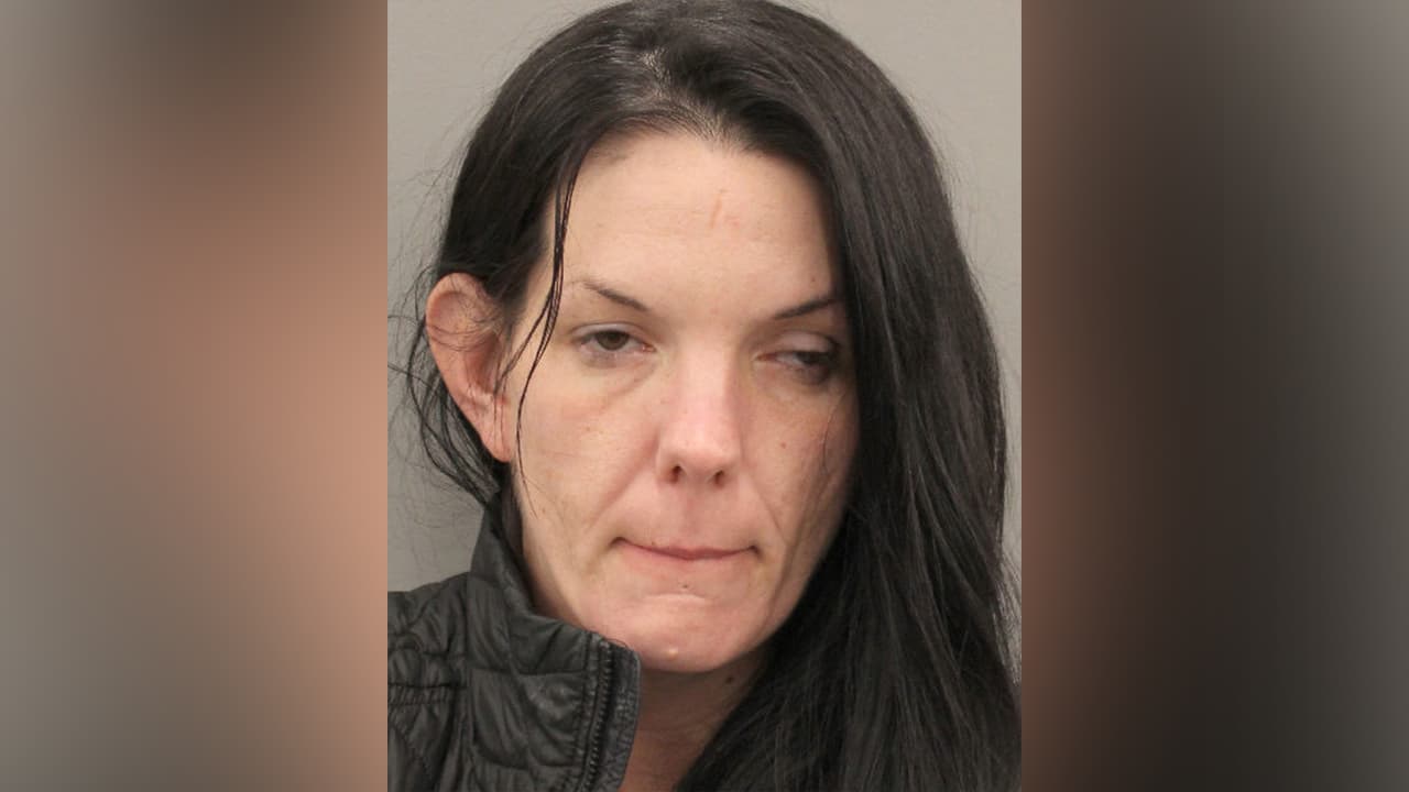 Jennifer Annette Triner es sospechosa de manejar bajo la influencia del alcohol con un niño, menor de 15 años.