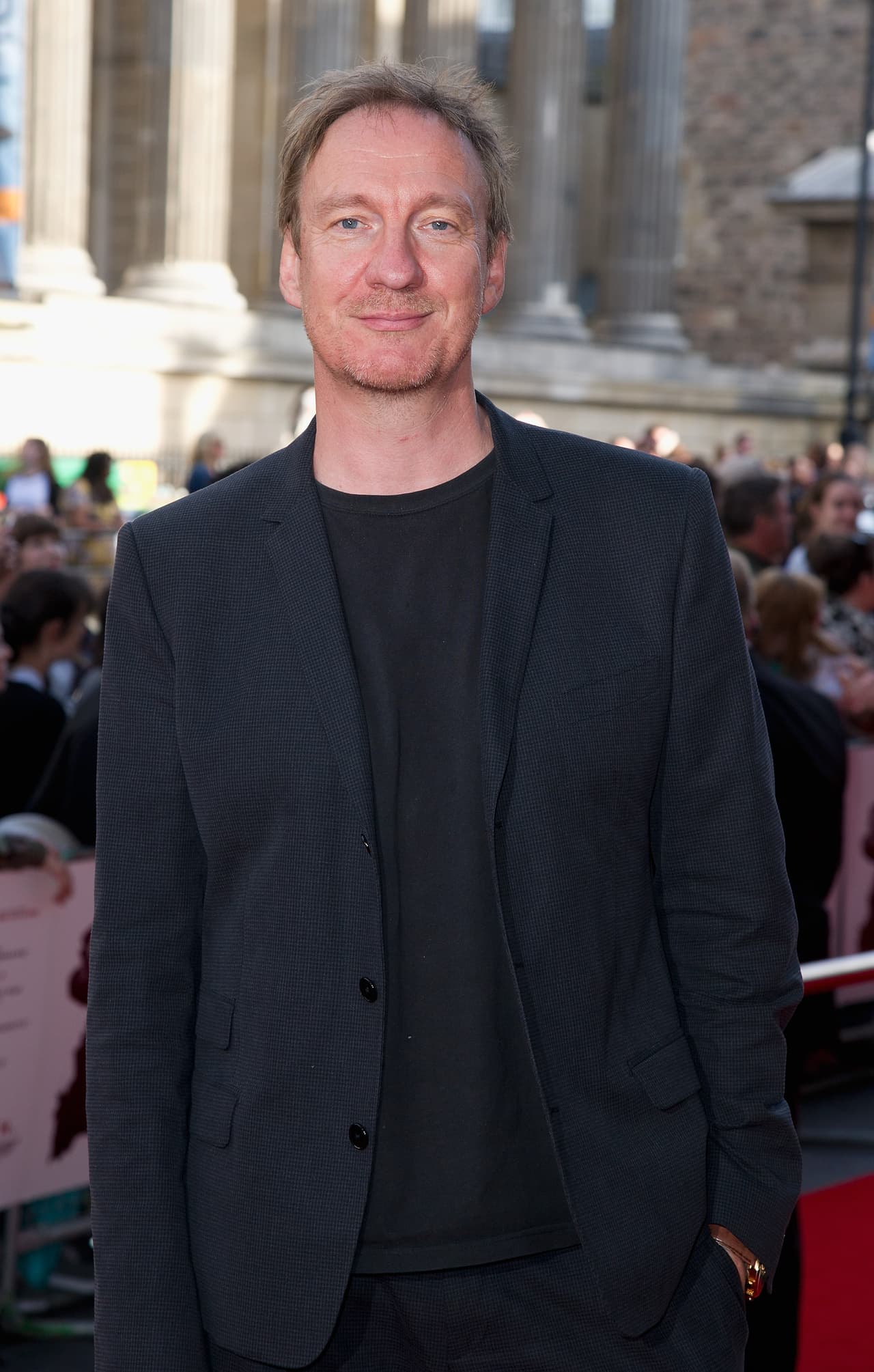 Directo del mundo de Harry Potter se encuentra uno de los profesores favoritos de 'El niño que vivió'. Remus Lupin (David Thewlis) incluso puso en peligro la vida del joven mago cuando la luna los sorprendió.