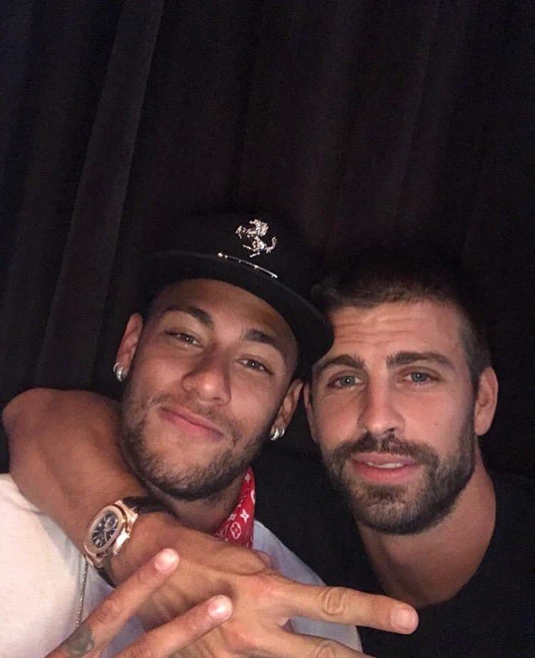 Neymar y Piqué. "Se queda"