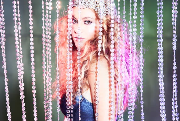 A sus 44 años es una de las voces más exitosas del pop en español, y a pesar de las polémicas, sus fans no la dejan sola por nada.