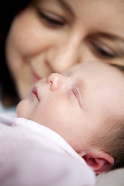 Puedes decidir quién cortará el cordón, si será colocado sobre tu cuerpo, cómo recibirá su primer alimento.