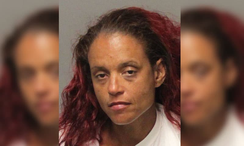 Acusan a una mujer de secuestrar y asesinar a un hombre para robarle un teléfono celular