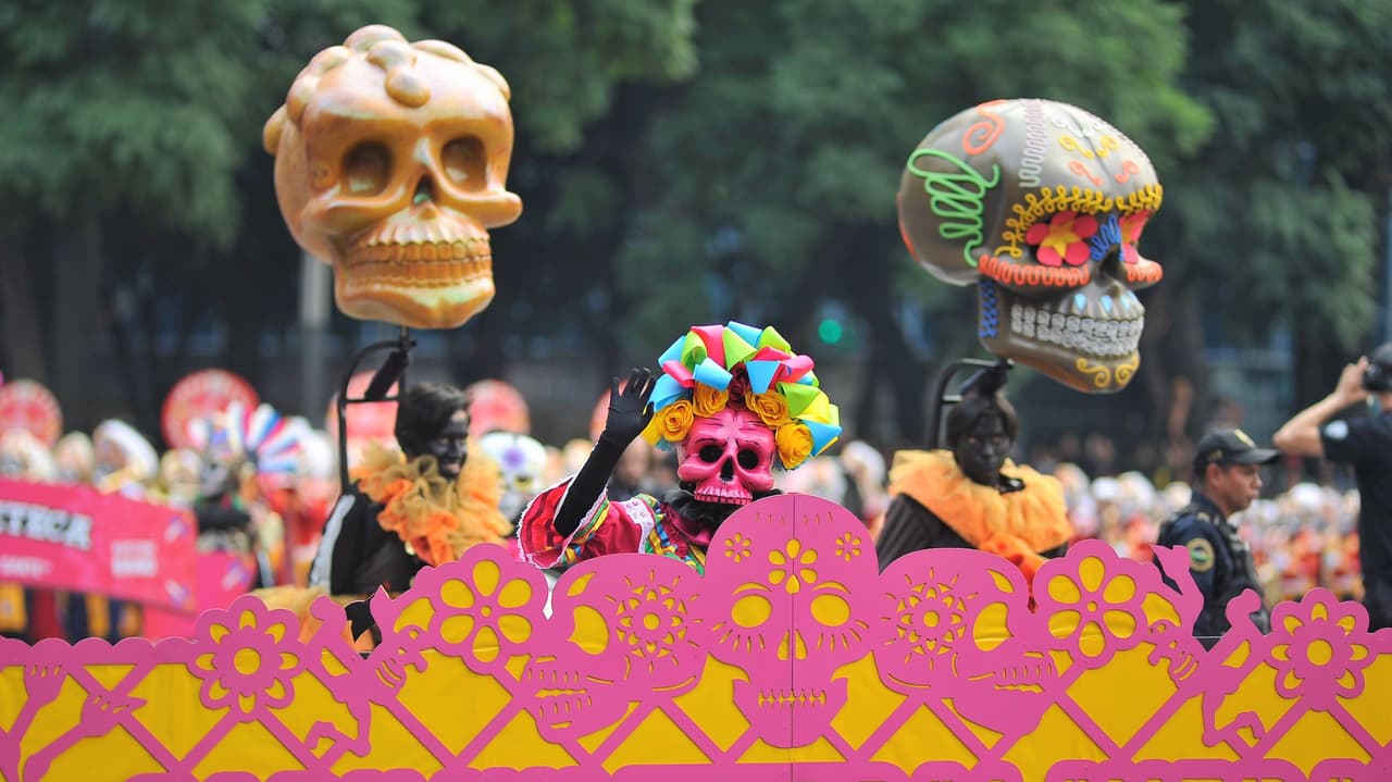 Catrinas gigantes y carros alegóricos, así se crea la magia para el desfile del Día de los Muertos de la CDMX