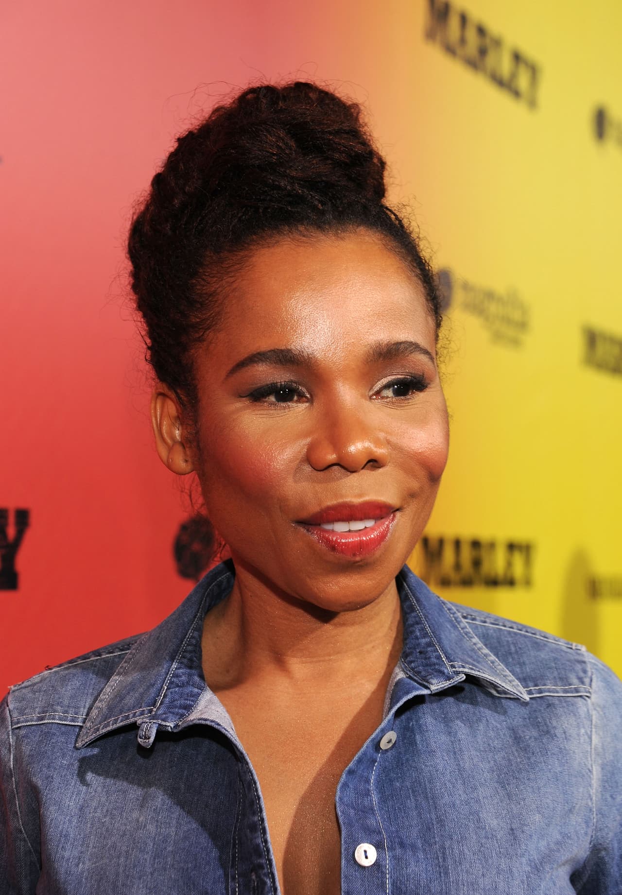 Cedella Marley, hija de la leyenda del reggae Bob Marley, confesó que dejó de fumarla para cuidar su garganta, pero ahora la usa con frecuencia en sus alimentos.