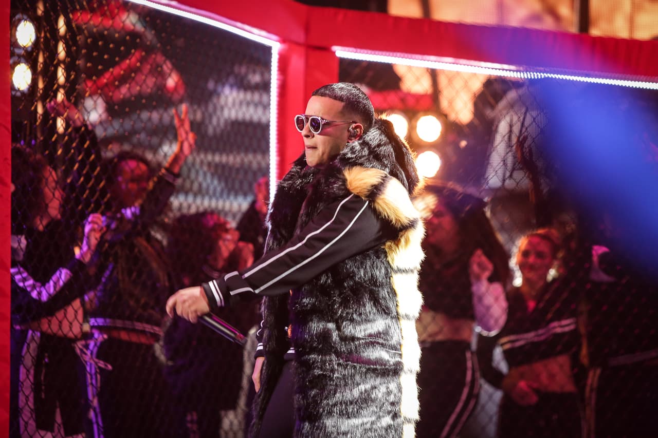 Uno de los momentos cumbres de la noche fue el potpurri de éxitos de Daddy Yankee.