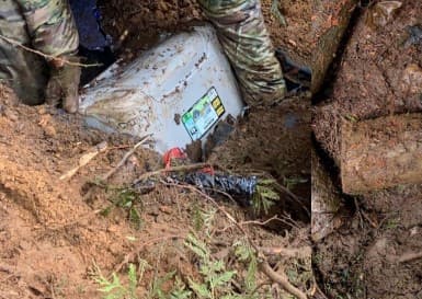 Escondieron bajo tierra droga, $290,000 y armas (incluyendo un rifle AR-15): así agentes federales desenterraron todo